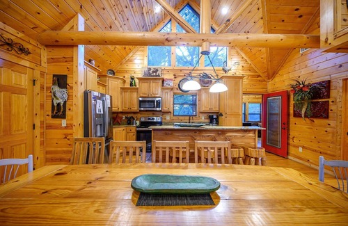 Broken Bow Cabin | Four Pines Cabin 3BR + game room