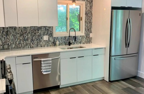 Grand Bend House | Top-Rated Four Pines Lake House with Ocean Views Await