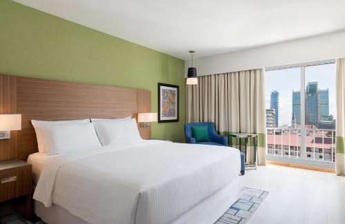 Kivukoni Hotel | Experience Oceanfront Comfort at Four Points by Sheraton