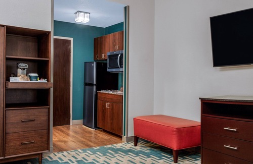 Dania Beach Hotel | Relax at Four Points by Sheraton Dania Beach with Pool & Spa