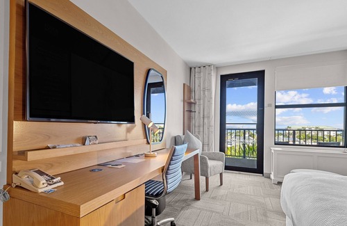 Punta Gorda Hotel | Ocean View Retreat at Four Points by Sheraton Punta Gorda