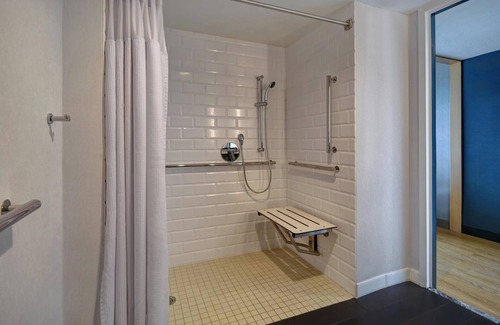 Newton Corner Hotel | Discover Four Points by Sheraton Boston Newton with Pool & Spa