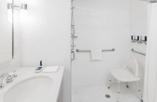 Cambridge Hotel | Discover Four Points by Sheraton Cambridge's Family-Friendly Amenities
