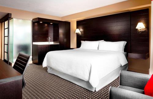 Mississauga Hotel | Pet-Friendly Four Points by Sheraton in Mississauga