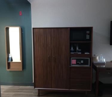 Arlington Hotel | Discover Four Points by Sheraton Arlington Entertainment
