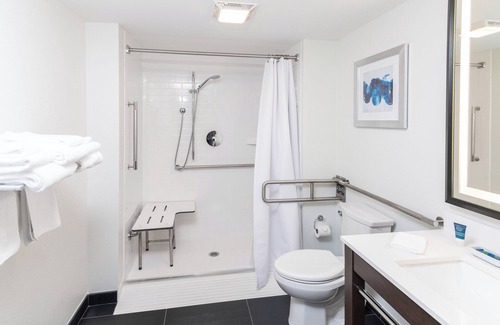Eastham Hotel | Explore Four Points by Sheraton Eastham Cape Cod's Amenities