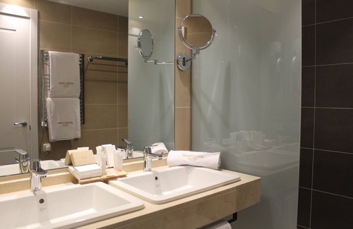 Benidorm Hotel | Experience Grand Luxor Hotel: 4-Star Retreat with Spa & Pool