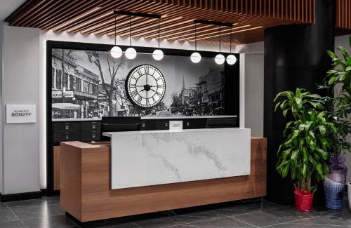Queens Hotel | Elegant Four Points by Sheraton Flushing with Ocean View