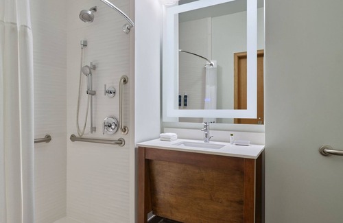 Aldine Hotel | Comfortable Stay at Four Points by Sheraton Houston Airport