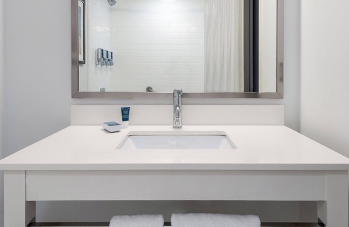 Belle Mina Hotel | Comfortable Stay at Four Points by Sheraton Airport Hotel