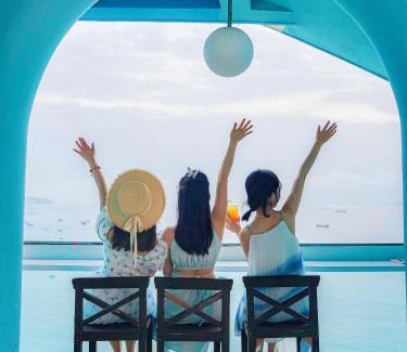 Tianya District Hotel | Relax at Four Points by Sheraton Hainan, Sanya - Beachfront Bliss