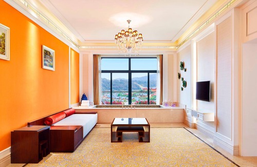 Yuancheng District Hotel | Relaxing Four Points By Sheraton Heyuan Resort Getaway