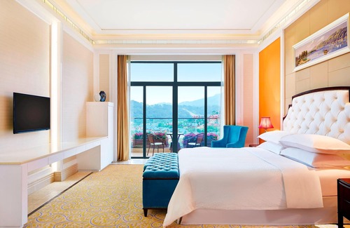 Yuancheng District Hotel | Relaxing Four Points By Sheraton Heyuan Resort Getaway