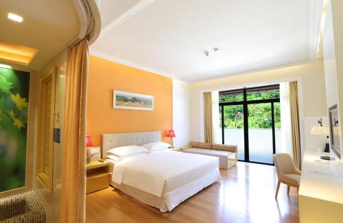 Yuancheng District Resort | Relax at Four Points by Sheraton Heyuan Resort with Spa & Pool
