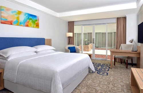 Makassar Hotel | Discover Four Points by Sheraton Makassar with Ocean Views