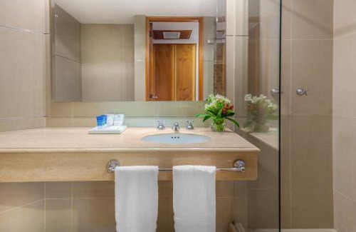 La Aguacatala Hotel | Relax at Four Points by Sheraton Medellín - 4-Star Retreat