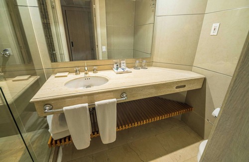 La Aguacatala Hotel | Exceptional Four Points by Sheraton Medellin with Spa & Pool