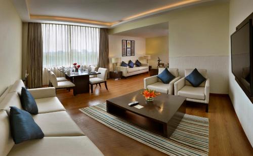 South West Hotel | Elegant Four Points by Sheraton New Delhi, Airport Highway