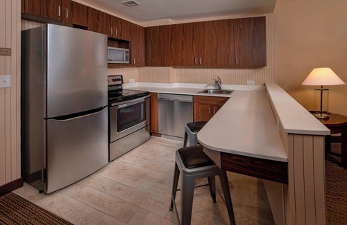 Christiana Hotel | Explore Four Points by Sheraton Newark with Spa & Dining