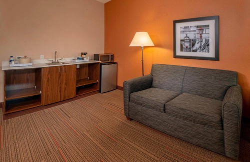 Christiana Hotel | Explore Four Points by Sheraton Newark with Spa & Dining
