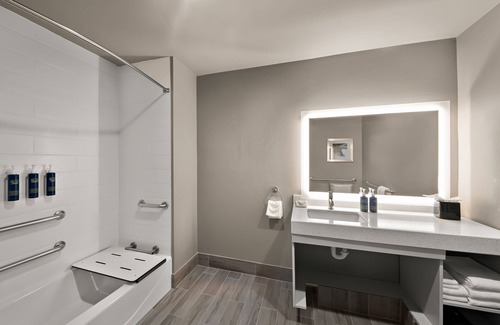 Plano Hotel | Inviting Four Points by Sheraton Plano with Pool & Spa