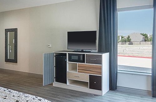 Plano Hotel | Discover Four Points by Sheraton Plano with Pool & Dining