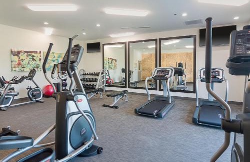 Plano Hotel | Discover Four Points by Sheraton Plano with Pool & Dining