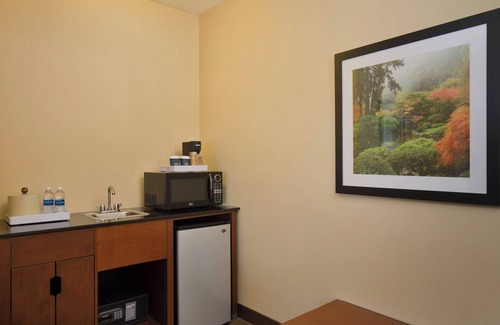 Wilkes East Hotel | Discover Four Points By Sheraton Portland East's Spa Retreat