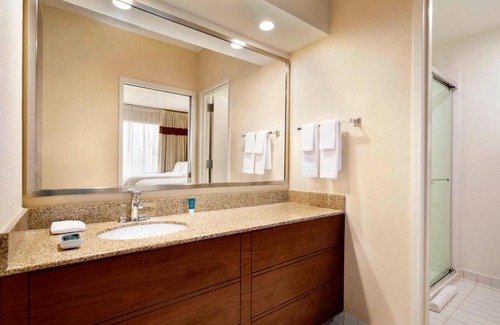 Northeast Raleigh Hotel | Discover Four Points by Sheraton Raleigh North Hotel Stay