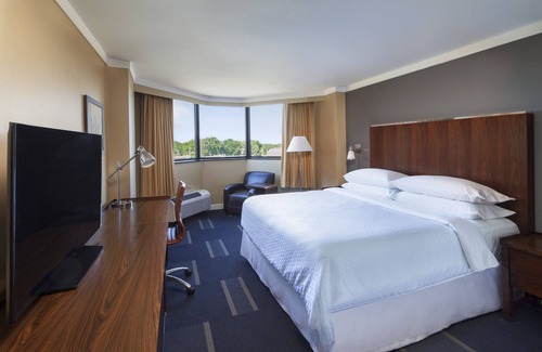 North Chesterfield Hotel | Discover Four Points by Sheraton Richmond with Pool & Spa