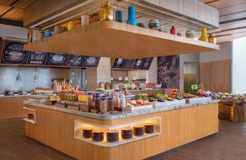 Surabaya Hotel | Premier Four Points by Sheraton Surabaya with Pool & Dining
