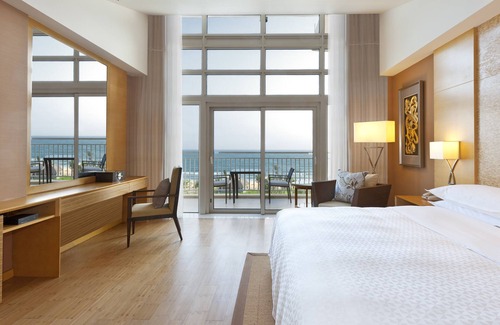 Wanning Hotel | Relaxing Getaway at Four Points by Sheraton Shenzhou Peninsula