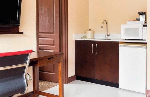 Guildford Hotel | Discover Four Points by Sheraton Surrey: Family-Friendly Retreat