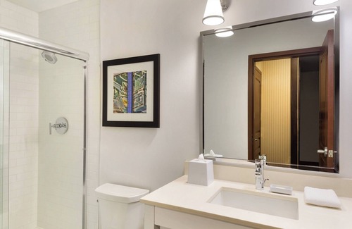 Guildford Hotel | Discover Four Points by Sheraton Surrey: Family-Friendly Retreat