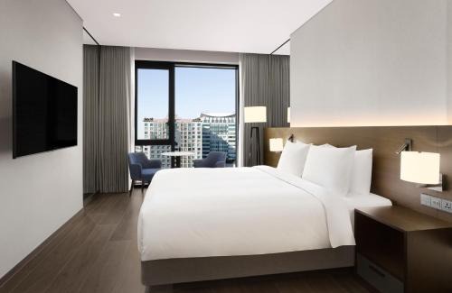 Ingye-dong Hotel | Relax at Four Points by Sheraton Suwon with Pool & Ocean Views