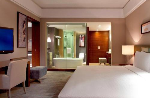 Taicang Hotel | Elegant Four Points by Sheraton Taicang with Ocean Views