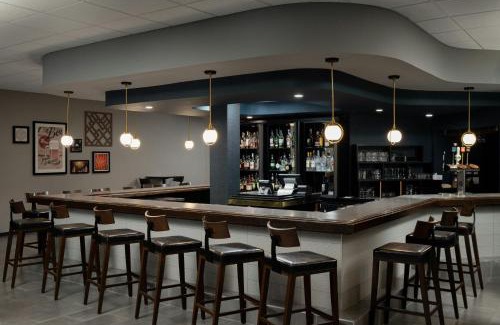 Brown Deer Hotel | Pet Friendly Four Points by Sheraton in Milwaukee North Shore