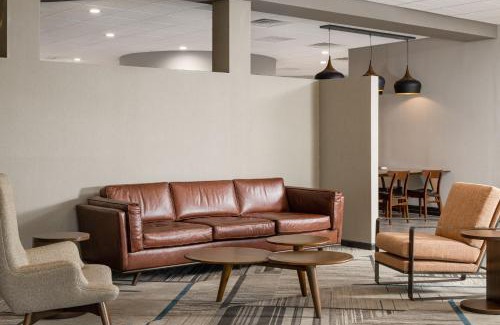 Brown Deer Hotel | Pet Friendly Four Points by Sheraton in Milwaukee North Shore