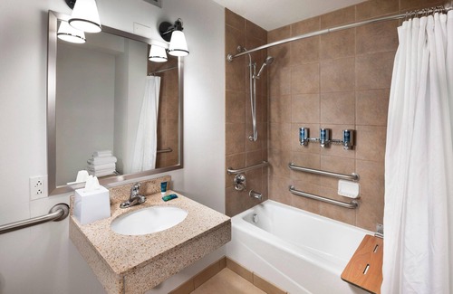 Waldron Hotel | Convenient Four Points by Sheraton Kansas City Airport Stay