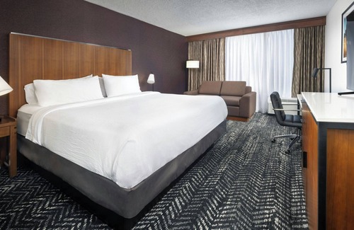 Waldron Hotel | Convenient Four Points by Sheraton Kansas City Airport Stay