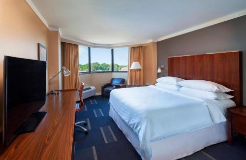 North Chesterfield Hotel | Relax at Four Points by Sheraton Richmond with Ocean Views