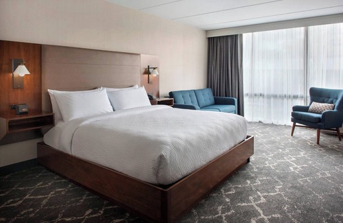 Northeast Philadelphia Hotel | Comfortable Four Points by Sheraton Philadelphia Northeast