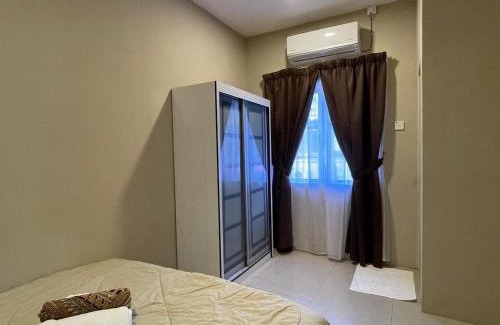 Kampung Kayu Arang House | Cozy Four Rooms Homestay 'A' with Wifi & Smart TV