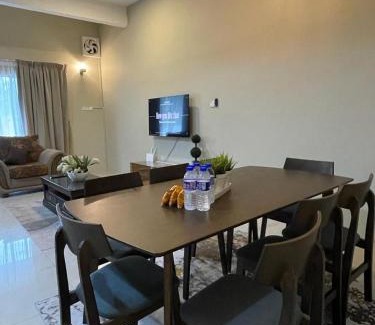 Kampung Kayu Arang House | Cozy Four Rooms Homestay 'A' with Wifi & Smart TV