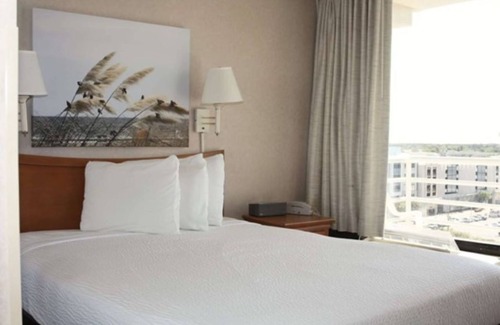 Northeast Virginia Beach Resort | Oceanfront Condos at Four Sails Resort with Spectacular Views
