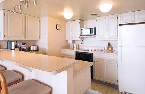 Northeast Virginia Beach Resort | Relaxing Ocean View at Four Sails Resort with Spa & Pool