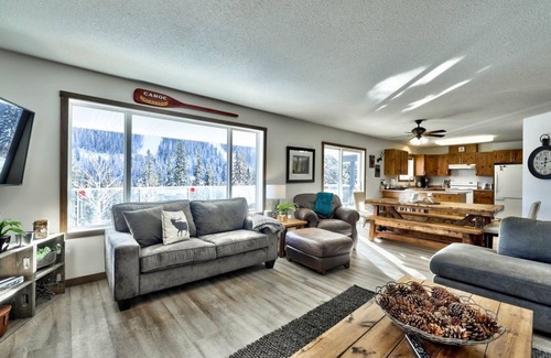 Sunburst Estates House | Experience the Four Season Chalet with Ocean View & Spa