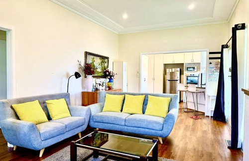 Bentleigh House | Spacious Four Season Home - Perfect for Big Groups Near Beach