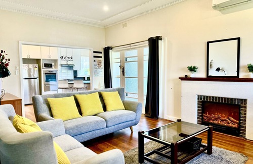 Bentleigh House | Spacious Four Season Home - Perfect for Big Groups Near Beach