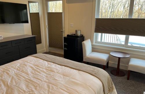 Lakeville Bed & Breakfast | Oceanfront Retreat: Four Seasons For Fun Bed & Breakfast
